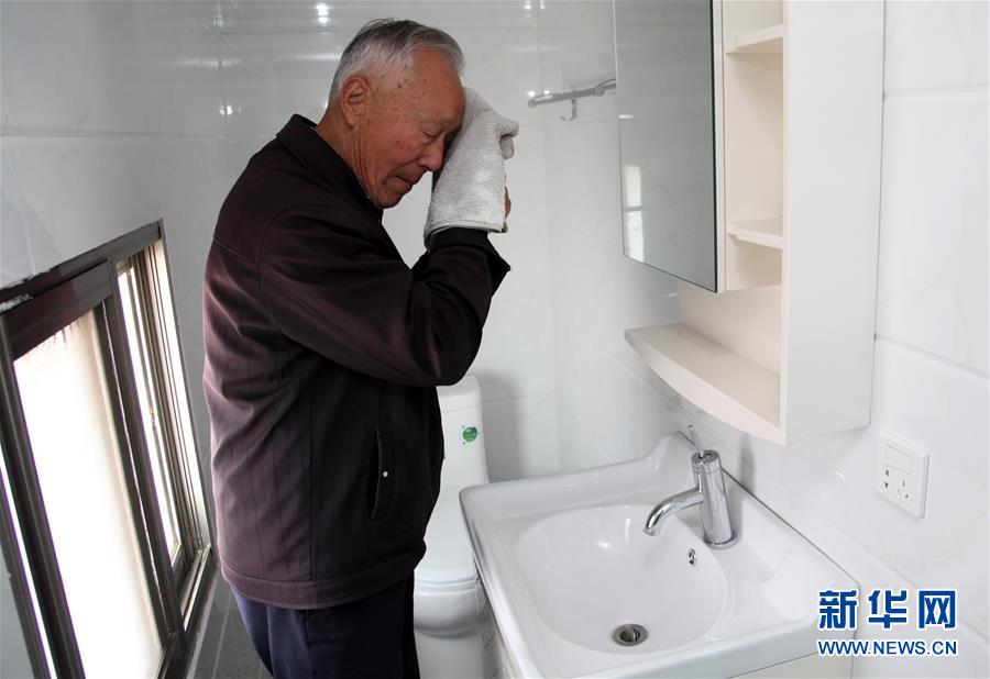 (新華全媒頭條·自信中國·70年啟示錄·圖文互動(dòng))(7)初心不改為人民——從壯闊70年看中國情懷