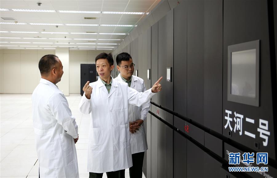 （圖文互動(dòng)）（8）為了&ldquo;中國號&rdquo;巨輪揚(yáng)帆遠(yuǎn)航&mdash;&mdash;中國共產(chǎn)黨領(lǐng)導(dǎo)下的人民軍隊(duì)忠于祖國、服務(wù)人民啟示錄