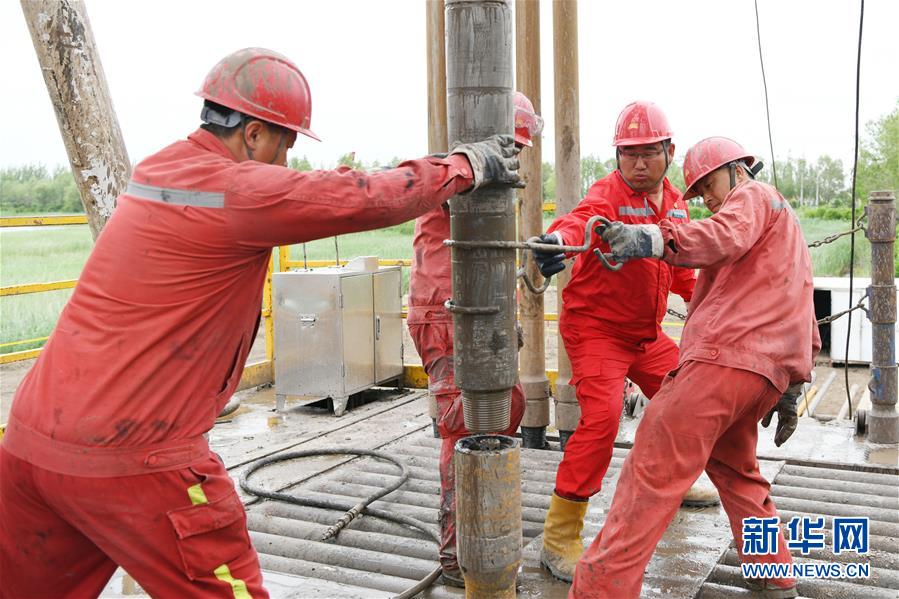 （圖文互動）（3）當(dāng)好標(biāo)桿旗幟 建設(shè)百年油田&mdash;&mdash;寫在大慶油田發(fā)現(xiàn)60周年之際
