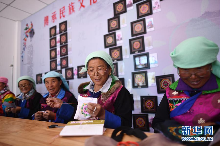 （集中連片特困地區(qū)貧困村調(diào)研行&middot;圖文互動(dòng)）（3）搬下山天地寬　真脫貧笑開(kāi)顏&mdash;&mdash;青?；ブ磷遄灾慰h班彥村脫貧調(diào)查 