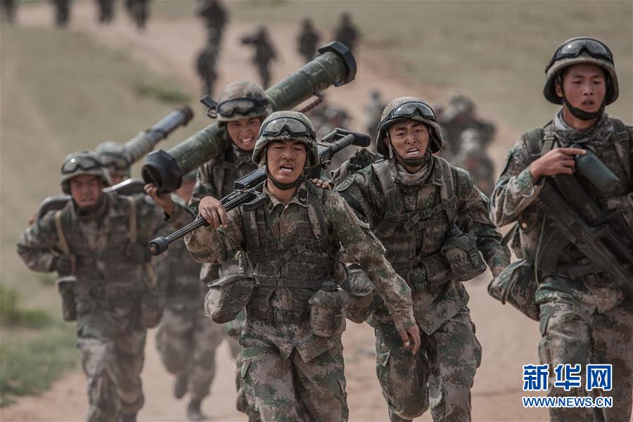 （新華全媒頭條&middot;圖文互動(dòng)）（13）沿著中國(guó)特色強(qiáng)軍之路闊步前進(jìn)&mdash;&mdash;黨中央、中央軍委領(lǐng)導(dǎo)推進(jìn)國(guó)防和軍隊(duì)建設(shè)70年紀(jì)實(shí)