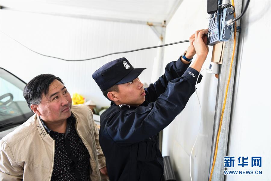 （愛國情 奮斗者&middot;圖文互動）（6）印刻在戈壁上的名字