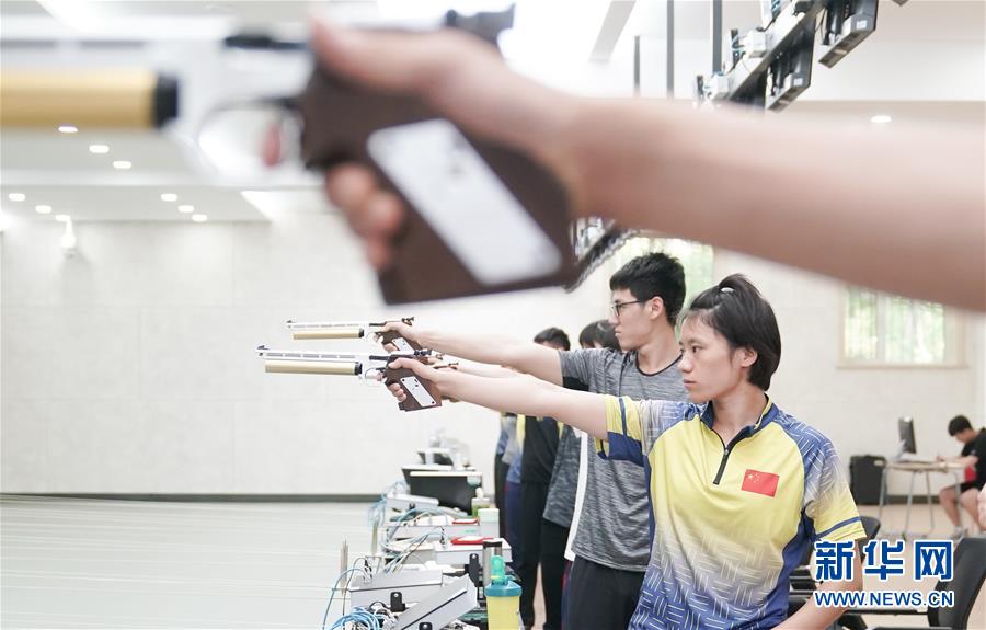 (軍運會·圖文互動)(1)斗志昂揚創(chuàng)佳績 壯懷激烈展雄風——八一空軍五項隊成長記(配本社同題文字稿)