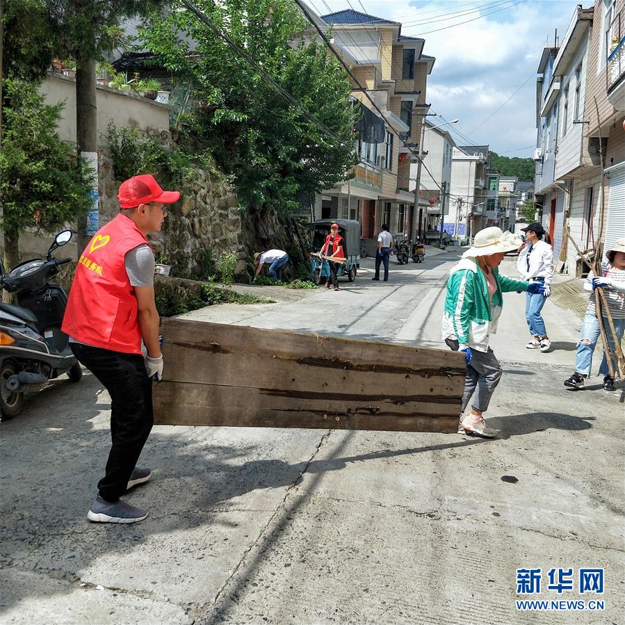 (新華全媒頭條·時代先鋒·圖文互動)(4)換得秋實一夏花——追記基層青年紀(jì)檢監(jiān)察干部李夏