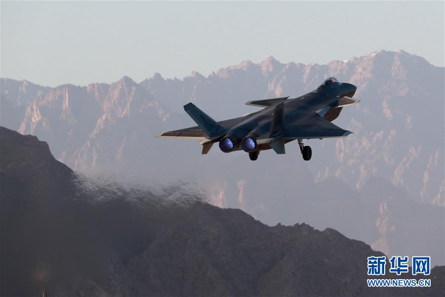 （新華全媒頭條&middot;人民空軍70年&middot;圖文互動）（14）陽光照耀奮飛的航程&mdash;&mdash;黨中央、中央軍委和習(xí)主席關(guān)心人民空軍建設(shè)發(fā)展紀(jì)實(shí)