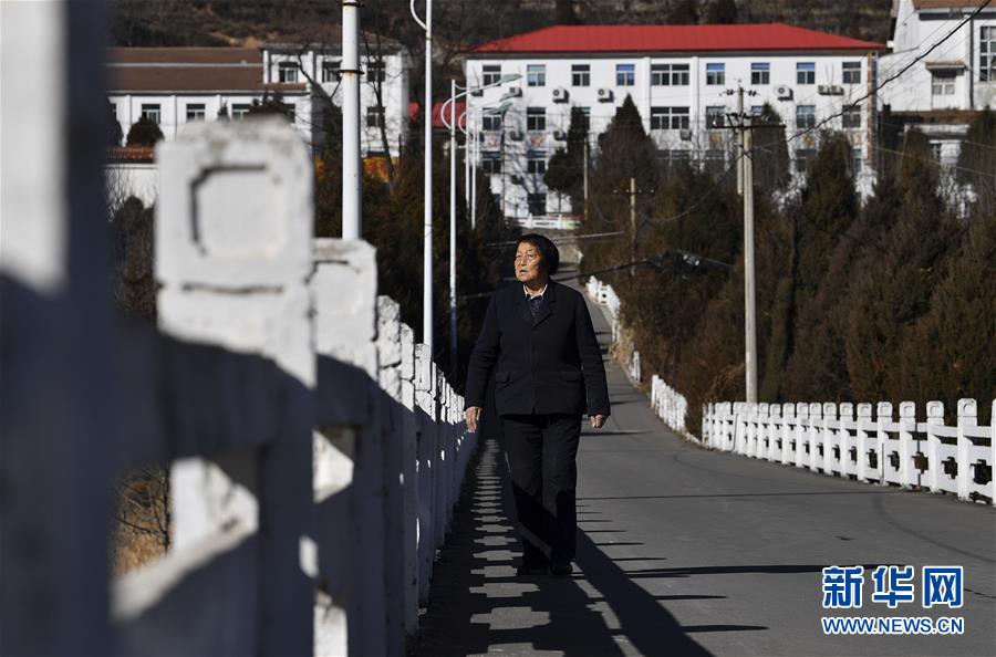 （新華全媒頭條&middot;兩會(huì)特別報(bào)道&middot;圖文互動(dòng)）（2）向著夢(mèng)想的接力&mdash;&mdash;&ldquo;90歲&rdquo;與&ldquo;95后&rdquo;代表的&ldquo;對(duì)話&rdquo;