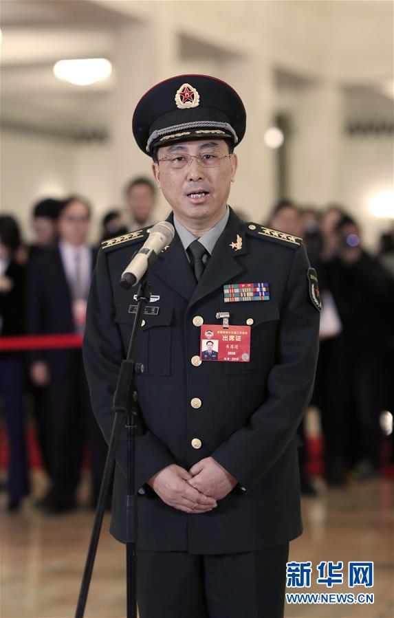 （兩會(huì)&middot;面對(duì)面&middot;XHDW）（7）全國(guó)政協(xié)委員接受采訪