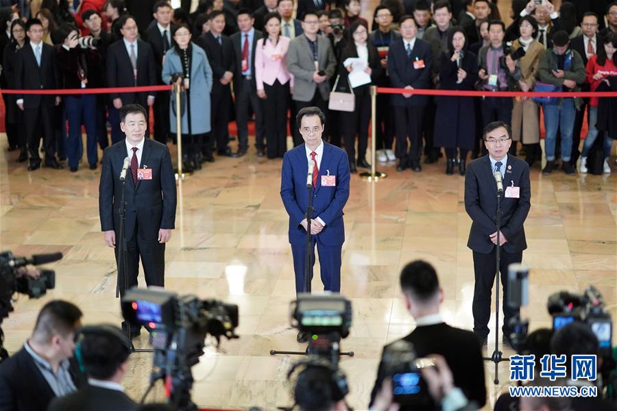 （兩會(huì)&middot;面對(duì)面&middot;XHDW）（17）全國政協(xié)委員接受采訪