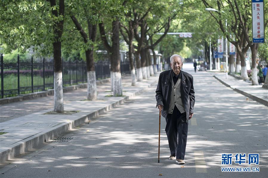 （今日關(guān)注&middot;科技獎(jiǎng)勵(lì)大會(huì)&middot;圖文互動(dòng)）（4）此生屬于祖國(guó)，此生無(wú)怨無(wú)悔&mdash;&mdash;隱身30年的中國(guó)核潛艇先驅(qū)黃旭華