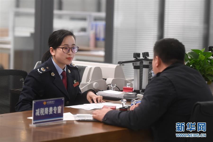 (新華全媒頭條·聚焦中國(guó)經(jīng)濟(jì)成績(jī)單·圖文互動(dòng))(9)為全面建成小康社會(huì)奠定堅(jiān)實(shí)基礎(chǔ)——從2019年數(shù)據(jù)看中國(guó)經(jīng)濟(jì)發(fā)展大勢(shì)