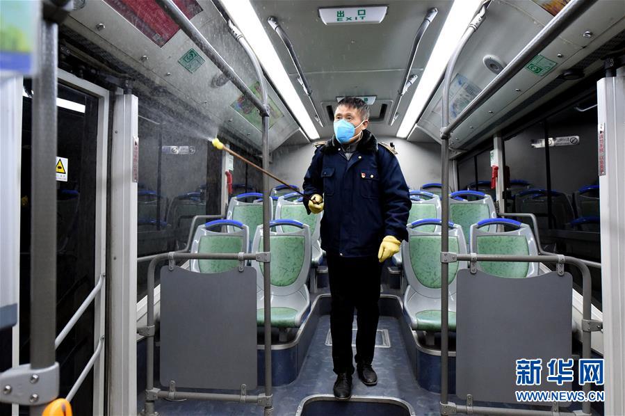 （在習(xí)近平新時(shí)代中國(guó)特色社會(huì)主義思想指引下&mdash;&mdash;新時(shí)代新作為新篇章&middot;習(xí)近平總書(shū)記關(guān)切事&middot;圖文互動(dòng)）（5）當(dāng)億萬(wàn)只手緊握在一起&hellip;&hellip;&mdash;&mdash;戰(zhàn)&ldquo;疫&rdquo;一線感受中國(guó)力量