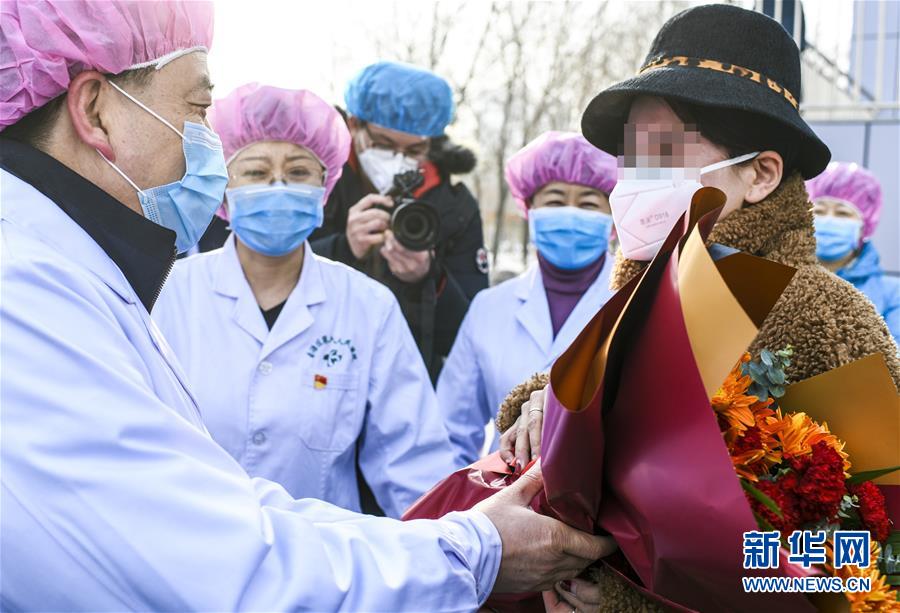 （聚焦疫情防控&middot;圖文互動(dòng)）（1）新疆首批3名新冠肺炎患者治愈出院
