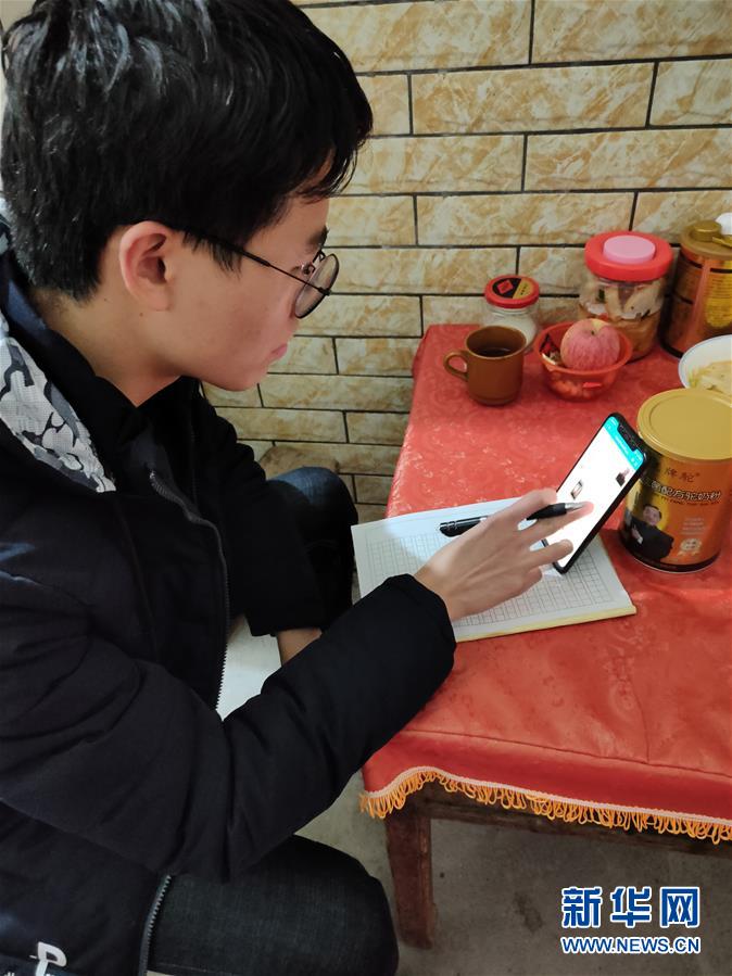 （新華網(wǎng)&middot;圖文互動(dòng)）（1）為&ldquo;逆行者&rdquo;后方護(hù)航，這些大學(xué)生的假期不一般