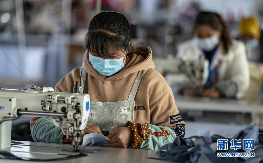 （在習(xí)近平新時代中國特色社會主義思想指引下&mdash;&mdash;新時代新作為新篇章&middot;習(xí)近平總書記關(guān)切事&middot;圖文互動）（1）戰(zhàn)&ldquo;疫&rdquo;要勁時，戰(zhàn)&ldquo;貧&rdquo;再加把勁！&mdash;&mdash;中央各部門助力脫貧攻堅很給力