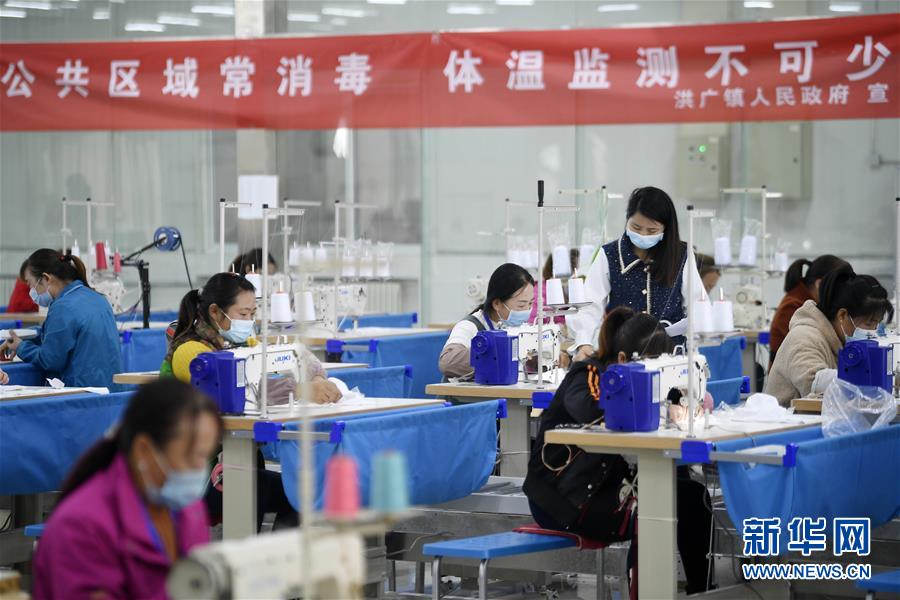 (新華全媒頭條·在習近平新時代中國特色社會主義思想指引下——新時代新作為新篇章·圖文互動)(7)同心戰(zhàn)“疫”彰顯人民至上——各地各部門貫徹落實習近平總書記重要指示精神統(tǒng)籌推進疫情防控和經(jīng)濟社會發(fā)展