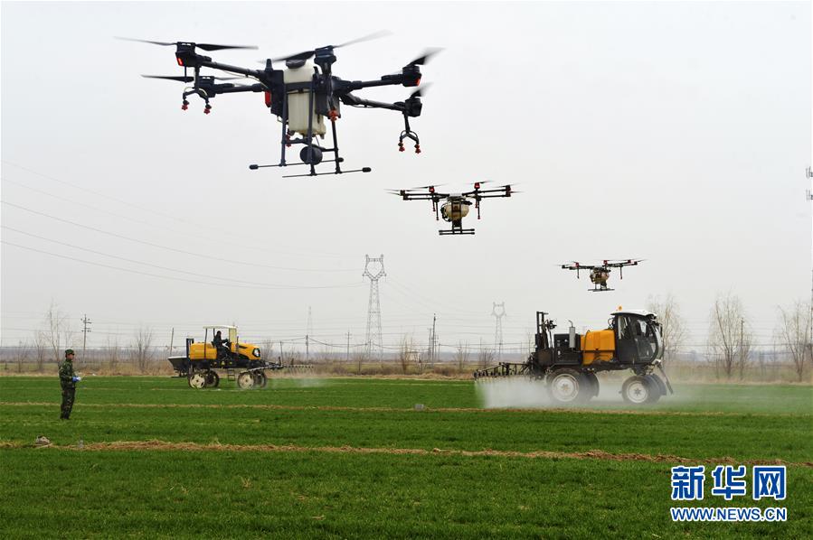 (新華全媒頭條·在習近平新時代中國特色社會主義思想指引下——新時代新作為新篇章·圖文互動)(10)同心戰(zhàn)“疫”彰顯人民至上——各地各部門貫徹落實習近平總書記重要指示精神統(tǒng)籌推進疫情防控和經(jīng)濟社會發(fā)展