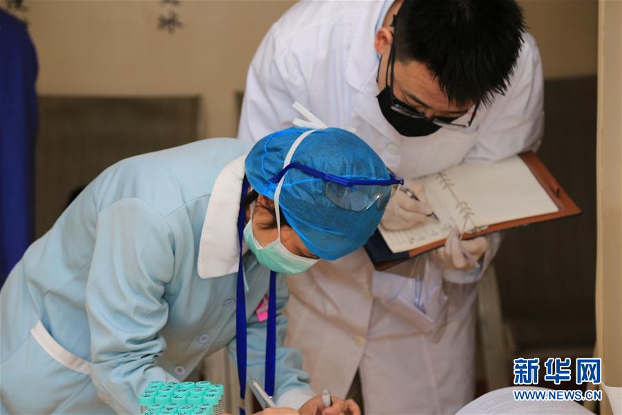 （習近平致敬的戰(zhàn)&ldquo;疫&rdquo;英雄&middot;科技工作者篇&middot;圖文互動）（8）他們，爭分奪秒與病魔較量