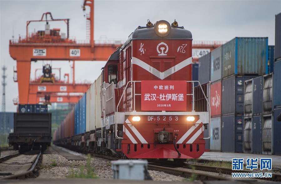 （新華全媒頭條&middot;習(xí)近平致敬的戰(zhàn)&ldquo;疫&rdquo;英雄&middot;武漢人民篇&middot;圖文互動）（14）壯哉，大武漢&mdash;&mdash;獻(xiàn)給英雄的武漢人民