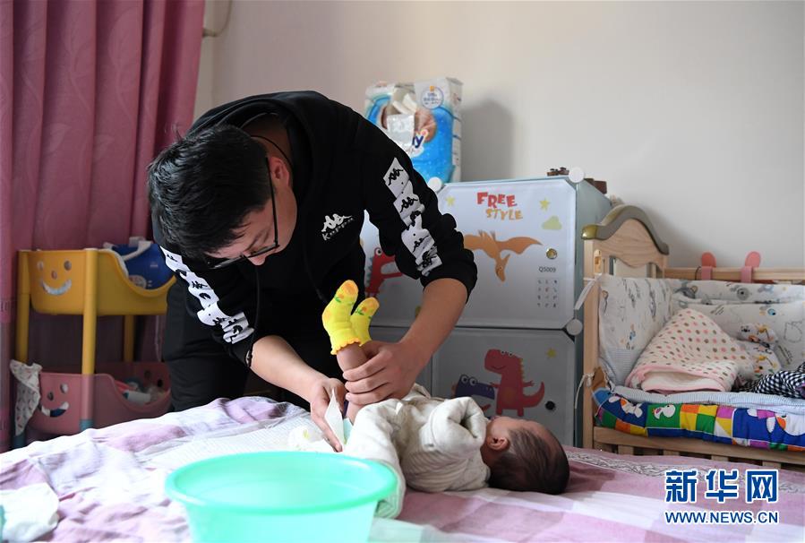 （一線抗疫群英譜&middot;圖文互動(dòng)）（3）&ldquo;再年輕，也要學(xué)做頂梁柱&rdquo;&mdash;&mdash;記&ldquo;95后&rdquo;干警李文超