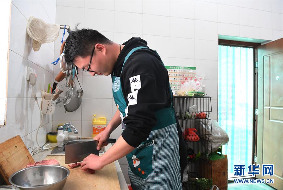 （一線抗疫群英譜&middot;圖文互動(dòng)）（4）&ldquo;再年輕，也要學(xué)做頂梁柱&rdquo;&mdash;&mdash;記&ldquo;95后&rdquo;干警李文超