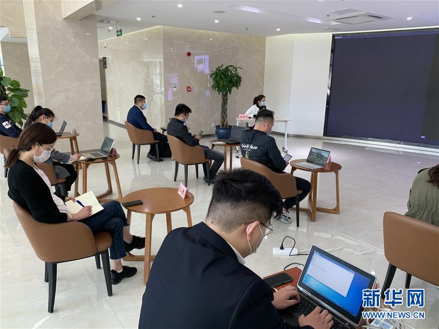 （聚焦復(fù)工復(fù)產(chǎn)&middot;圖文互動(dòng)）（1）招聘&ldquo;不見(jiàn)面&rdquo; 溝通&ldquo;屏對(duì)屏&rdquo;&mdash;&mdash;江蘇徐州&ldquo;云招聘&rdquo;助力企業(yè)復(fù)工達(dá)產(chǎn)