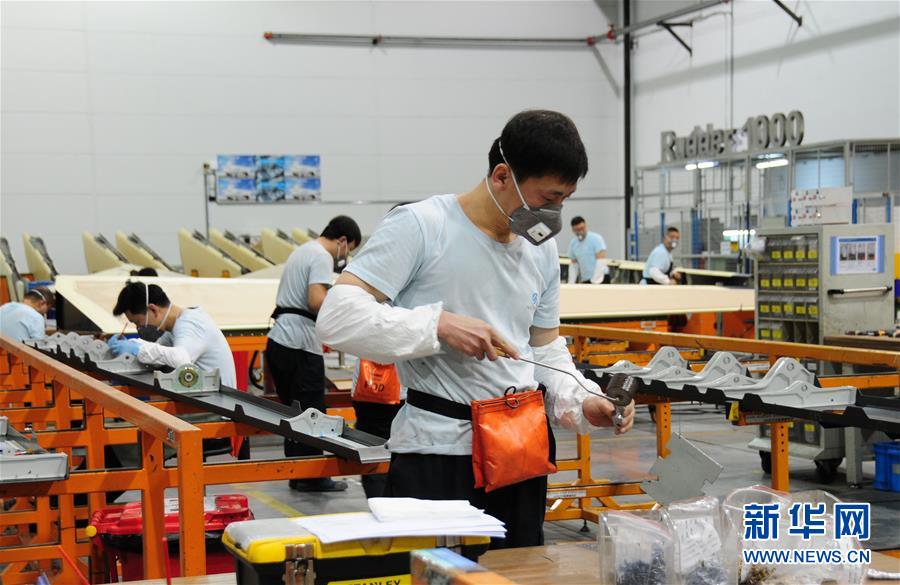 （在習(xí)近平新時代中國特色社會主義思想指引下&mdash;&mdash;新時代新作為新篇章&middot;習(xí)近平總書記關(guān)切事&middot;圖文互動）（3）按下復(fù)工復(fù)產(chǎn)&ldquo;快進鍵&rdquo;