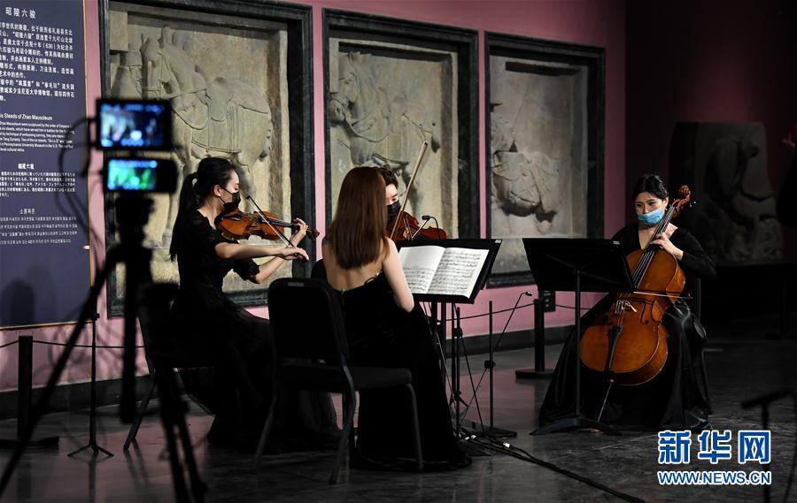 （新華全媒頭條&middot;圖文互動）（10）人氣回暖 消費復(fù)蘇 健康出行&mdash;&mdash;加長版&ldquo;五一&rdquo;假期觀察 