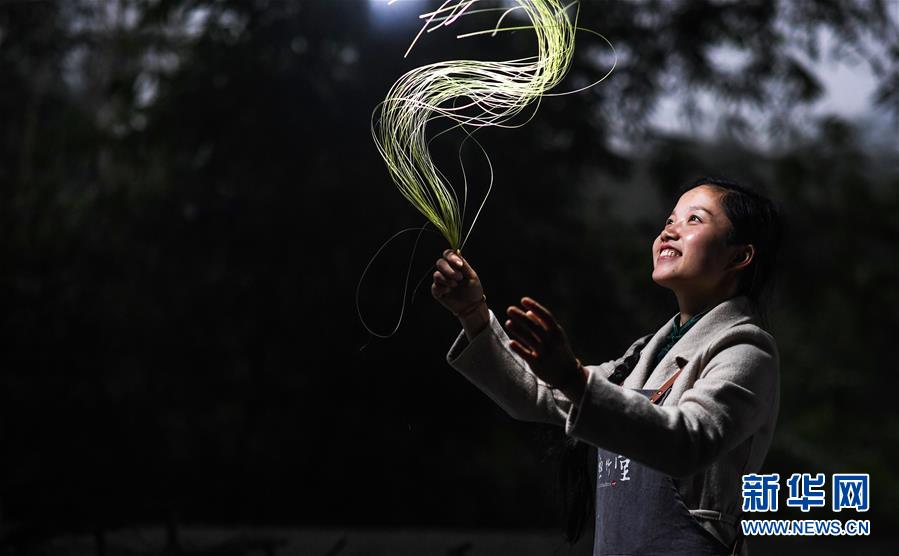 （代表委員履職&middot;圖文互動(dòng)）（1）&ldquo;90后&rdquo;非遺傳承人楊昌芹：讓傳統(tǒng)文化為鄉(xiāng)村振興注入&ldquo;靈魂&rdquo;