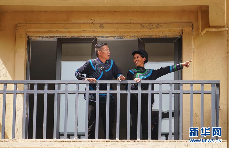 （熱點(diǎn)鮮報&middot;圖文互動）（6）出懸崖記&mdash;&mdash;四川涼山&ldquo;懸崖村&rdquo;貧困群眾走下&ldquo;天梯&rdquo;搬新居