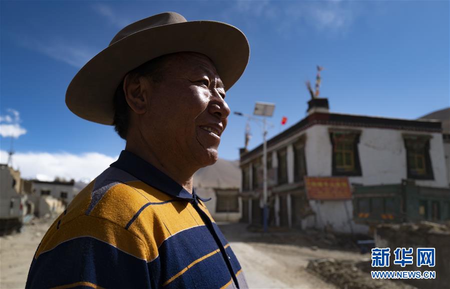 （圖文互動(dòng)）（1）老農(nóng)多吉和他的珠峰&ldquo;牛頭旅館&rdquo;