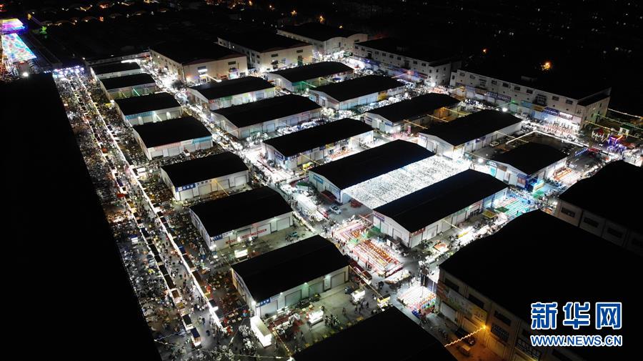 (圖文互動)(3)濟南最大地攤環(huán)聯(lián)夜市成“網(wǎng)紅打卡地”