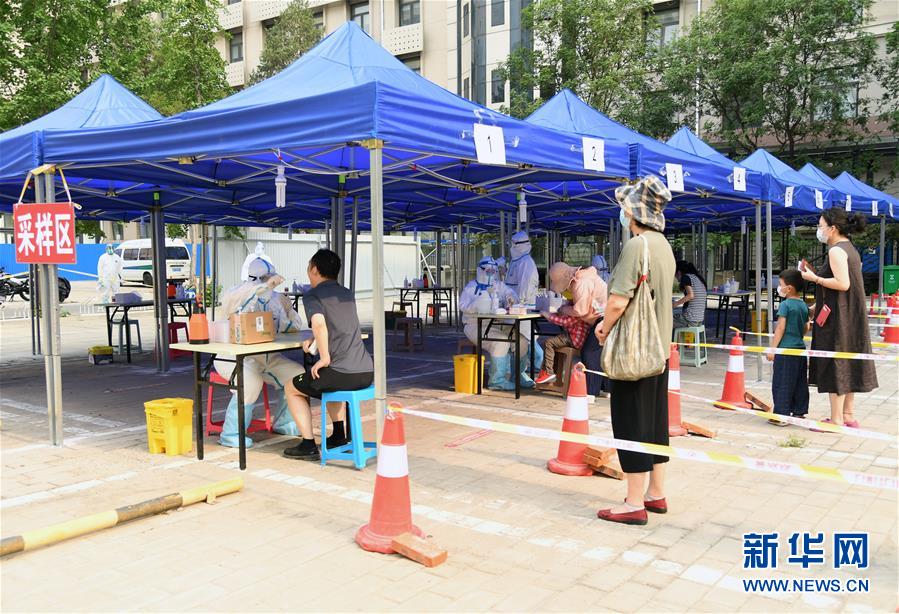 （新華全媒頭條&middot;圖文互動(dòng)）（4）構(gòu)筑守護(hù)城市、守護(hù)生命的堅(jiān)強(qiáng)防線&mdash;&mdash;北京開(kāi)展大規(guī)模核酸檢測(cè)