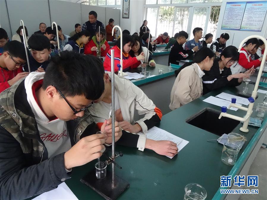 (新華全媒頭條·圖文互動)(5)“美麗的中國夢屬于你們”——以習(xí)近平同志為核心的黨中央關(guān)心少年兒童工作紀(jì)實(shí)