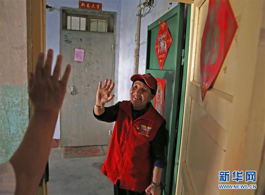 （走向我們的小康生活&middot;圖文互動）（4）蘭花掬得滿庭芳&mdash;&mdash;寧夏吳忠市古稀志愿者王蘭花的溫情故事