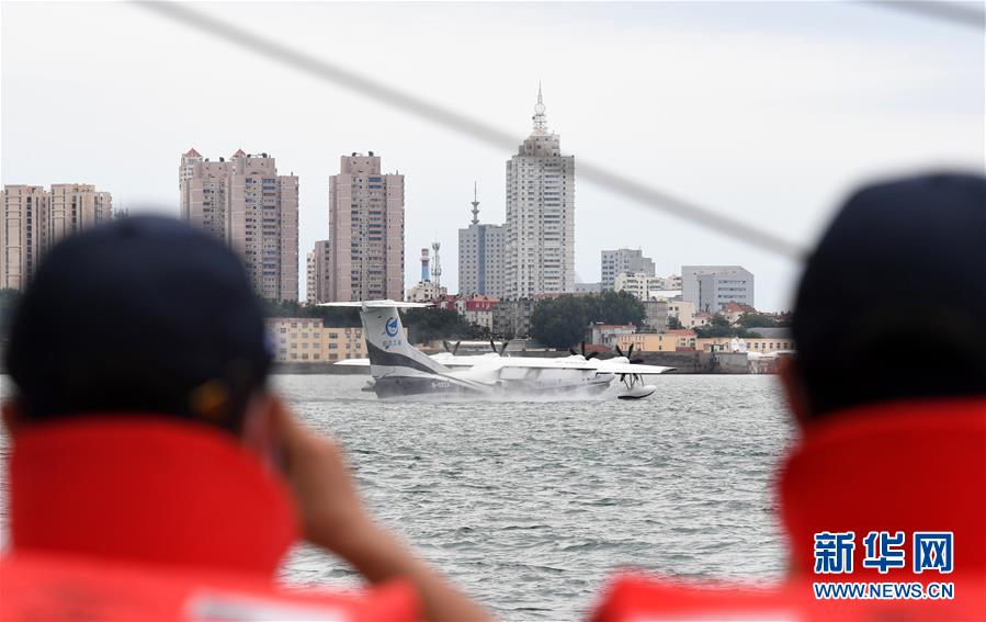 (科技)(7)國(guó)產(chǎn)大型水陸兩棲飛機(jī)AG600成功進(jìn)行海上首飛