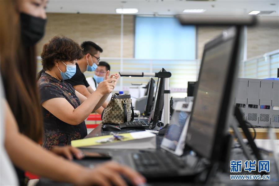 （在習(xí)近平新時代中國特色社會主義思想指引下&mdash;&mdash;新時代新作為新篇章&middot;習(xí)近平總書記關(guān)切事&middot;圖文互動）（9）激發(fā)每個經(jīng)濟&ldquo;細(xì)胞&rdquo;的活力&mdash;&mdash;千方百計把市場主體保護好