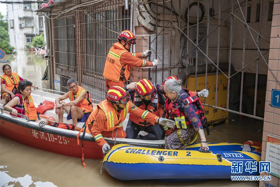 （防汛抗洪&middot;圖文互動）（11）筑起防大汛的堅強防線&mdash;&mdash;重慶防御長江、嘉陵江過境洪峰現(xiàn)場記錄