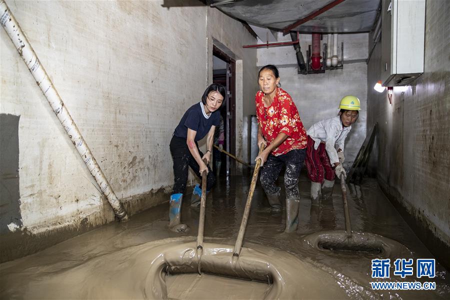 （新華全媒頭條&middot;圖文互動）（13）&ldquo;洪線&rdquo;逆險(xiǎn)守家國&mdash;&mdash;抗洪一線的凡人星光