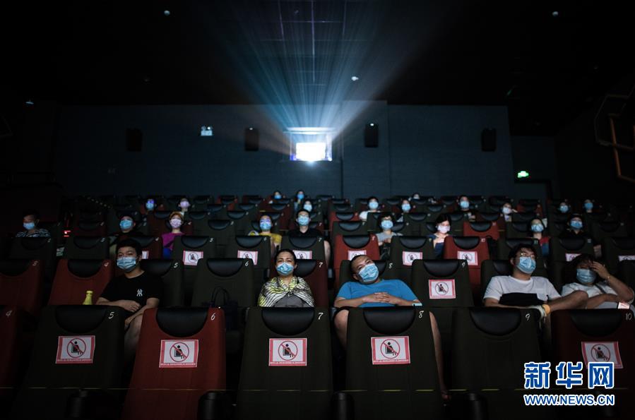 （在習(xí)近平新時(shí)代中國(guó)特色社會(huì)主義思想指引下&mdash;&mdash;新時(shí)代新作為新篇章&middot;習(xí)近平總書(shū)記關(guān)切事&middot;圖文互動(dòng)）（1）消費(fèi)回暖市聲新&mdash;&mdash;內(nèi)需動(dòng)力不斷釋放的市場(chǎng)觀察