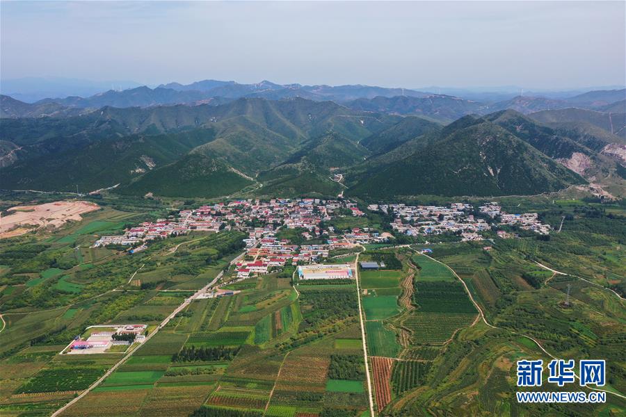 （新華全媒頭條&middot;走向我們的小康生活&middot;圖文互動(dòng)）（13）長(zhǎng)城腳下，小康村串成&ldquo;珍珠鏈&rdquo;