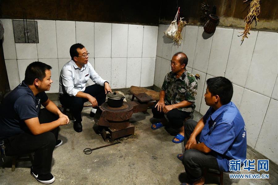 （新華全媒頭條&middot;決戰(zhàn)決勝脫貧攻堅&middot;督戰(zhàn)未摘帽貧困縣&middot;圖文互動）（7）把&ldquo;最能打的人&rdquo;放在最需要的地方&mdash;&mdash;聚焦貴州未脫貧縣里的&ldquo;助攻干部&rdquo;