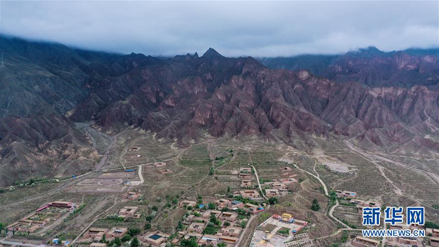 （新華全媒頭條&middot;走向我們的小康生活&middot;決戰(zhàn)決勝脫貧攻堅&middot;圖文互動）（6）高原上綻放的光芒&mdash;&mdash;來自青海攻克深度貧困堡壘的故事