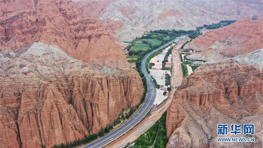 （新華全媒頭條&middot;走向我們的小康生活&middot;決戰(zhàn)決勝脫貧攻堅&middot;圖文互動）（8）高原上綻放的光芒&mdash;&mdash;來自青海攻克深度貧困堡壘的故事