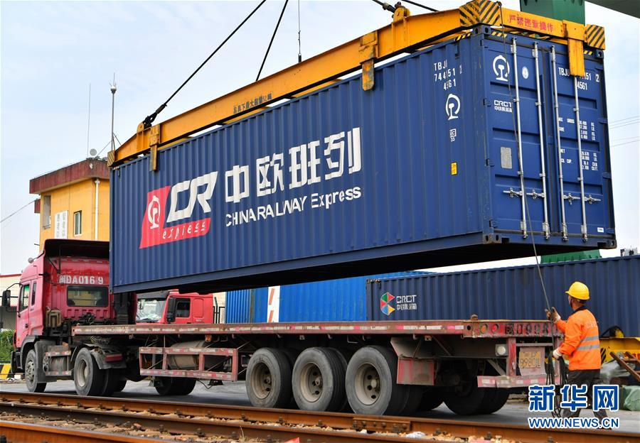 (特區(qū)40年?圖文互動)(1)廈庇五洲客 門納萬頃濤——廈門經(jīng)濟特區(qū)40年發(fā)展紀(jì)實