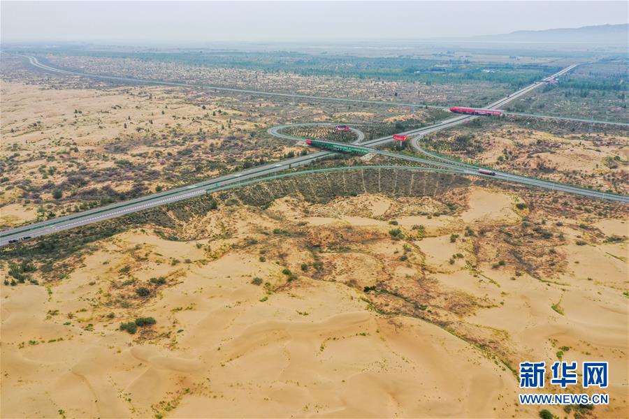 （在習(xí)近平新時代中國特色社會主義思想指引下&mdash;&mdash;新時代新作為新篇章&middot;習(xí)近平總書記關(guān)切事&middot;圖文互動）（11）綠意，在黃沙中鋪展&mdash;&mdash;我國防沙治沙紀(jì)實