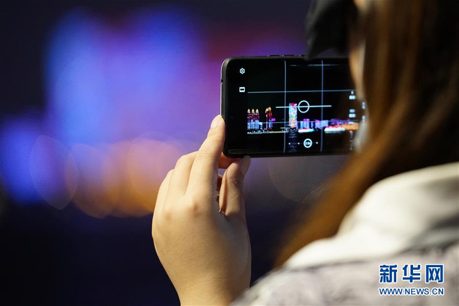 (圖文互動(dòng))(2)武漢25公里大型燈光秀深情告白祖國(guó)