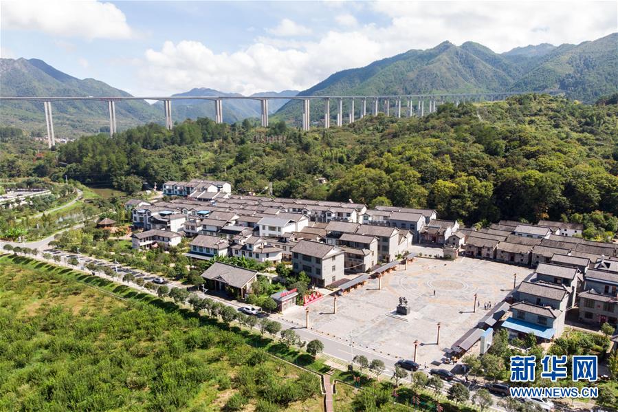 （習(xí)近平的小康故事&middot;新華網(wǎng)&middot;圖文互動(dòng)）（3）&ldquo;真正解決好基層群眾看病難、看病貴問(wèn)題&rdquo;&mdash;&mdash;習(xí)近平和群眾健康的故事