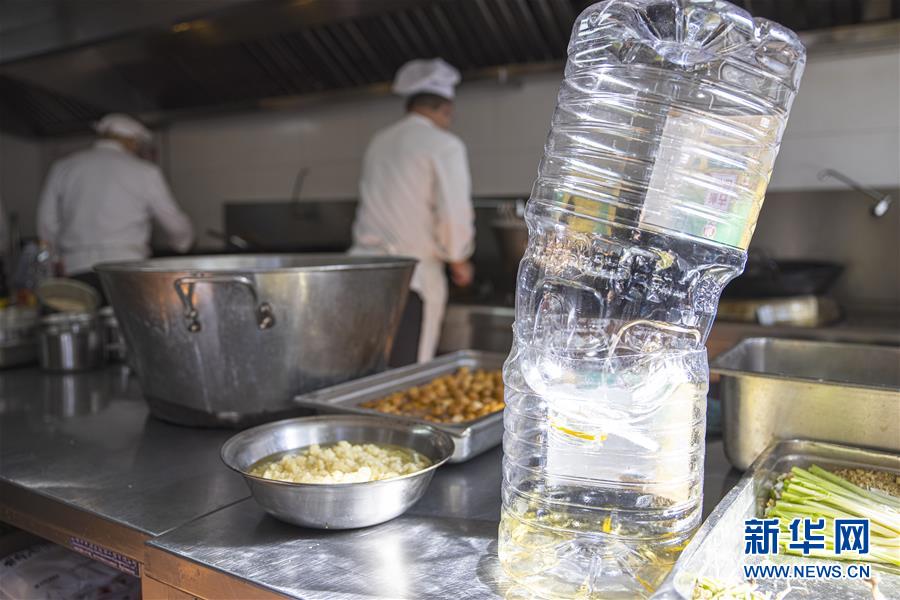 (時(shí)政)(8)黨的十九屆五中全會(huì)厲行節(jié)約反對(duì)餐飲浪費(fèi)見(jiàn)聞