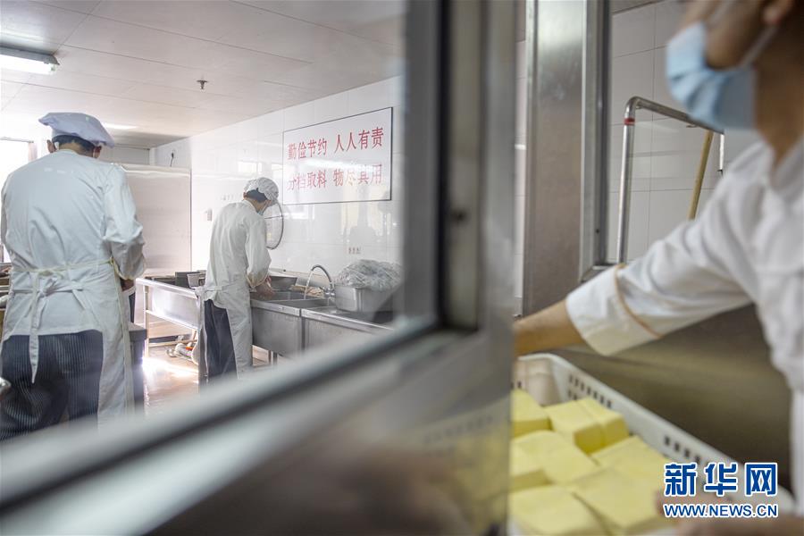 (時(shí)政)(9)黨的十九屆五中全會(huì)厲行節(jié)約反對(duì)餐飲浪費(fèi)見(jiàn)聞