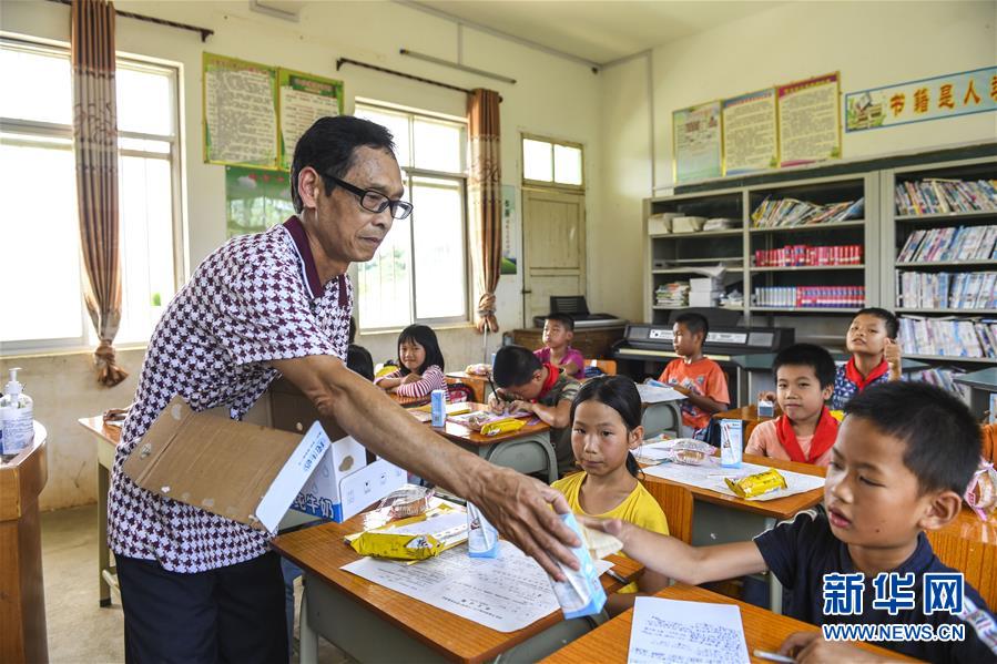 (新華全媒頭條·圖文互動(dòng))(12)歷史交匯點(diǎn)上的宏偉藍(lán)圖——《中共中央關(guān)于制定國(guó)民經(jīng)濟(jì)和社會(huì)發(fā)展第十四個(gè)五年規(guī)劃和二〇三五年遠(yuǎn)景目標(biāo)的建議》誕生記